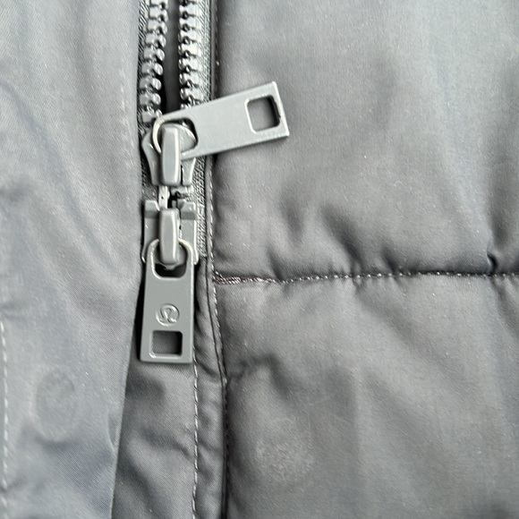 Lululemon Pinnacle Jacket - Size 4 - Picture 5 of 9